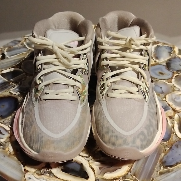 Boy's Kyrie Irving Infinity Sneakers - Picture 2 of 5